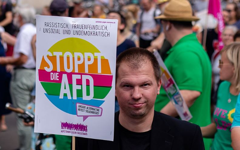 AfD – v žádném případě, kámo. Lidé v Německu protestují proti spolupráci s pravicovými populisty