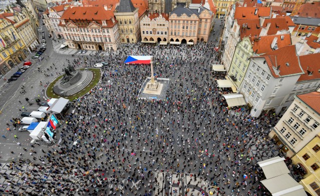 Jak spolek Milion chvilek naskočil na Babišovu propagandu