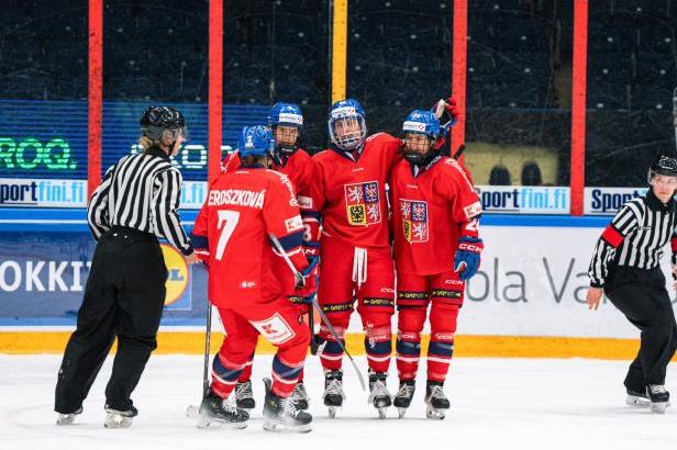 

ŽIVĚ: Euro Hockey Tour žen Švýcarsko – Česko 1:0

