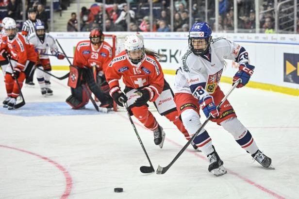 

ŽIVĚ: Euro Hockey Tour žen Švýcarsko – Česko 1:3

