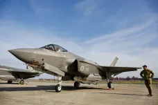 Zóna ČT24: Budoucí čeští piloti stíhaček F-35 odletěli na výcvik do USA