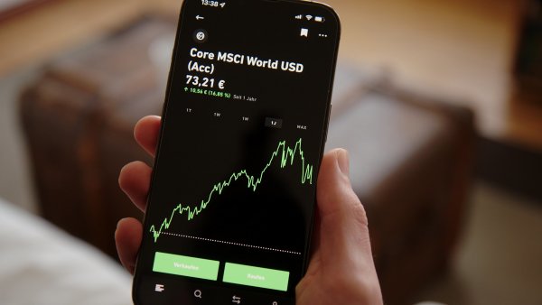 Index MSCI World vs. S&P 500. Může být letos výhodnější investovat do globálního akciového ETF na úkor amerického konkurenta?