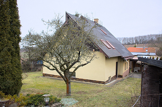 Vesnický horor: spálené tělo a skok do hlubiny. Jak to bylo doopravdy se Studnou