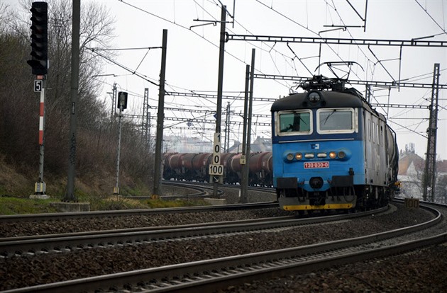 Vlaky na koridoru u Kolína nabírají zpoždění, kvůli poruše trakčního vedení