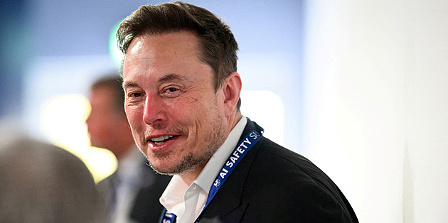 Musk v posledních týdnech chudne. Akcie Tesly slábnou stejně jako prodeje aut