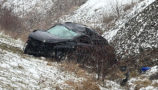 Počasí komplikuje dopravu. Policie informuje o nehodách, hlásí jednu smrtelnou