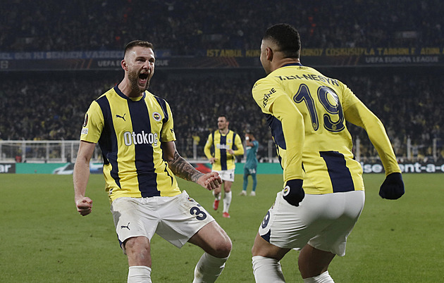 Fenerbahce dalo Anderlechtu tři góly, k osmifinále se přiblížil i Ajax