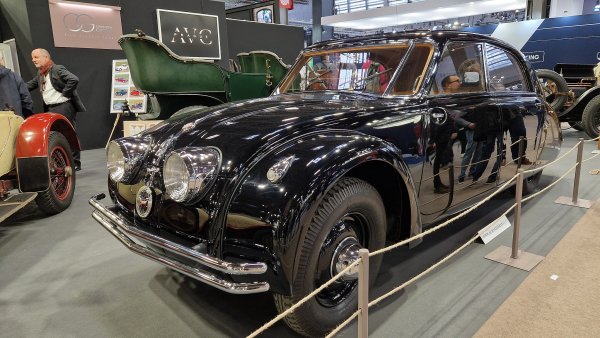 Přelomová Tatra mění majitele. Pražská firma prodává nádhernou T77 s pohnutou historií