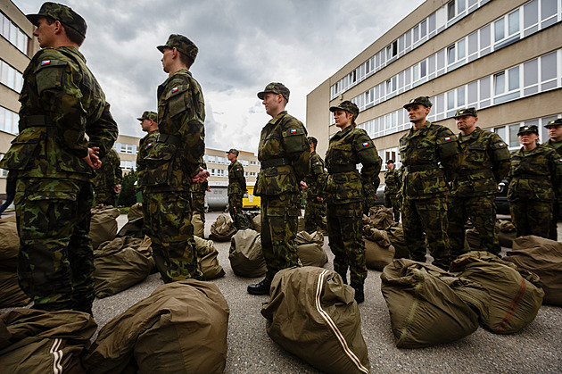 Reportér ČT se přihlásil k armádě. Válka není jen záležitostí minulosti, zdůvodnil