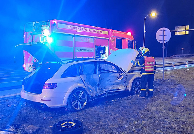 Tři lidé zemřeli při nehodě u Opavy. Obchvat města je uzavřený