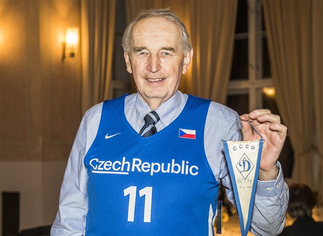 Basketbalový mistr Zedníček slaví 80 let. Zářil ve Slavii, má dvě medaile z ME