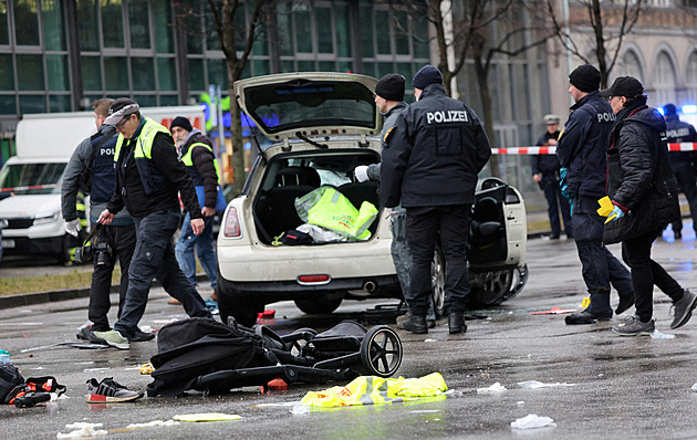 Čtvrteční útok v Mnichově má dvě oběti. Zraněním podlehly matka s dcerou