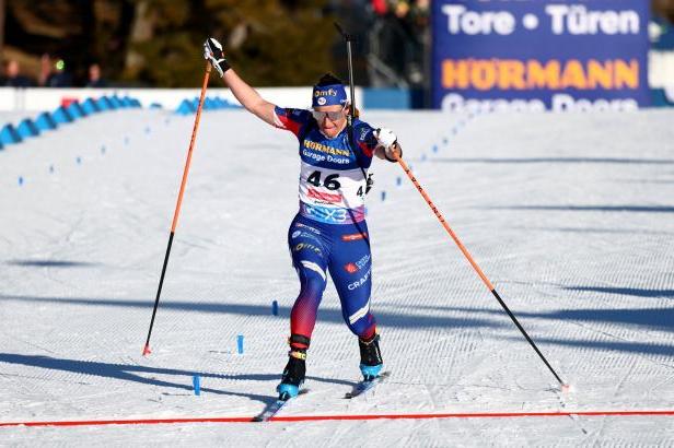 

SESTŘIH: Simonová chyby na poslední střelbě nelitovala, bere zlato. Voborníková skončila ve třetí desítce

