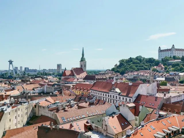 Bratislava smrdí. Je to neškodný zápach, tvrdí ministerstvo