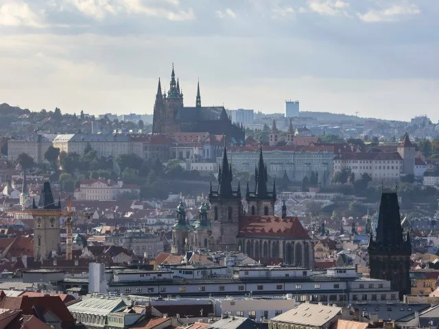 Byty v Praze zdražují, regiony zlevňují. Průměrná cena atakuje 110 tisíc za metr