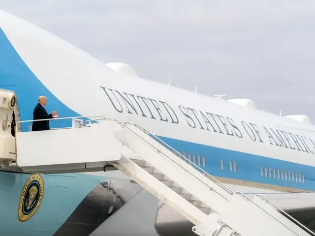 Trump se zlobí na Boeing. Firma mu není schopna dodat nové Air Force One, spasit je má Musk