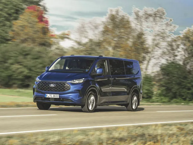 Ford Tourneo Custom Kombi: Stále tři možnosti pohonu